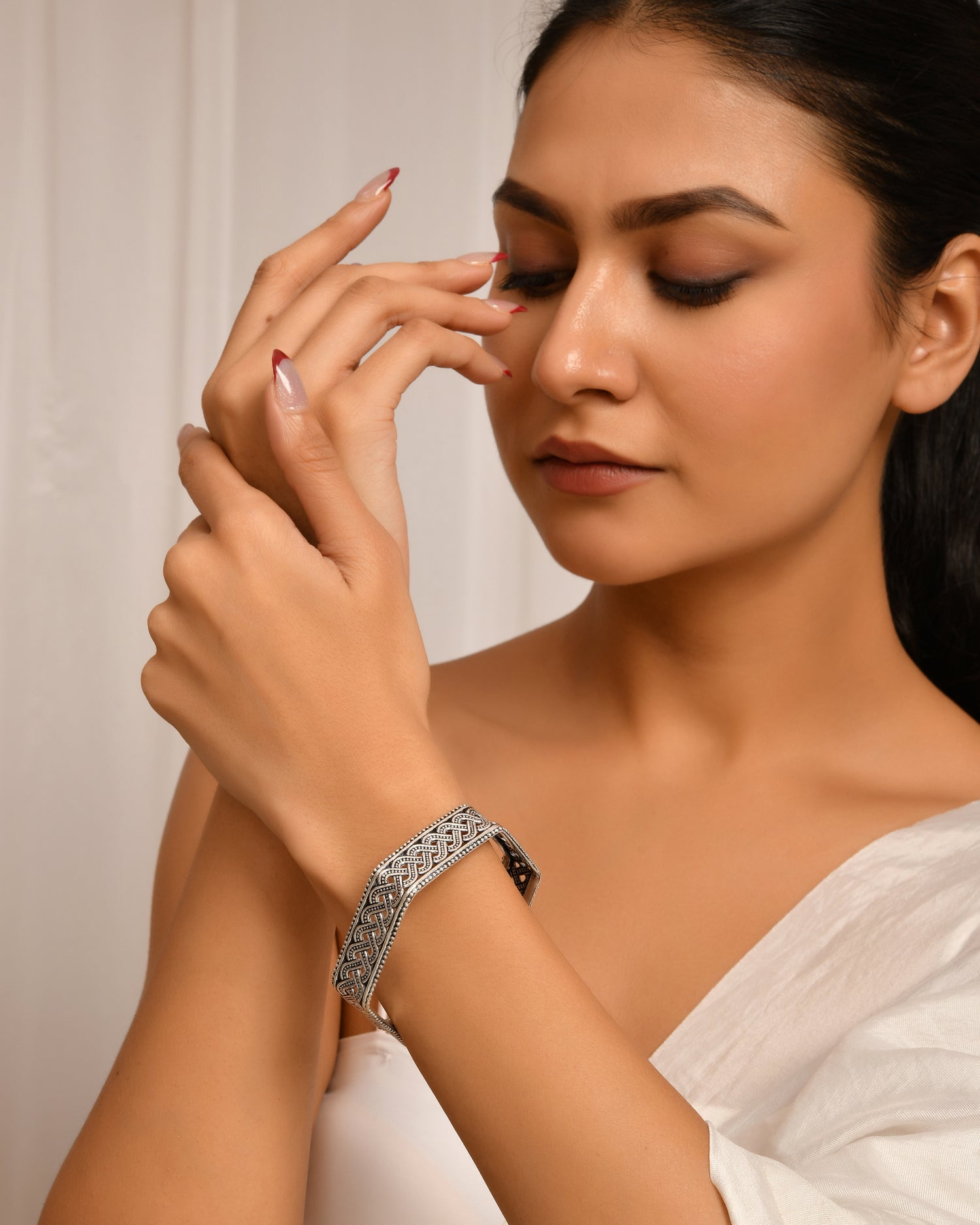 Twist Luxe Hexa Bangle