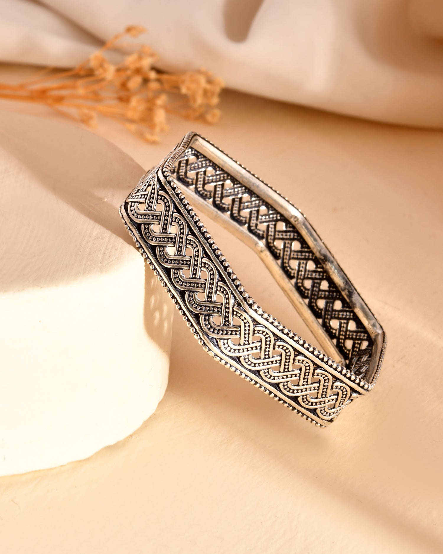 Twist Luxe Hexa Bangle