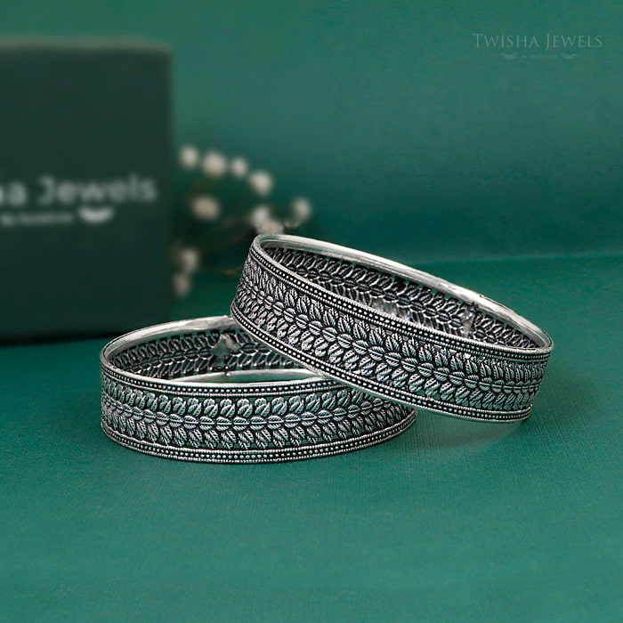 Silver Vanshika Leaf Bangle