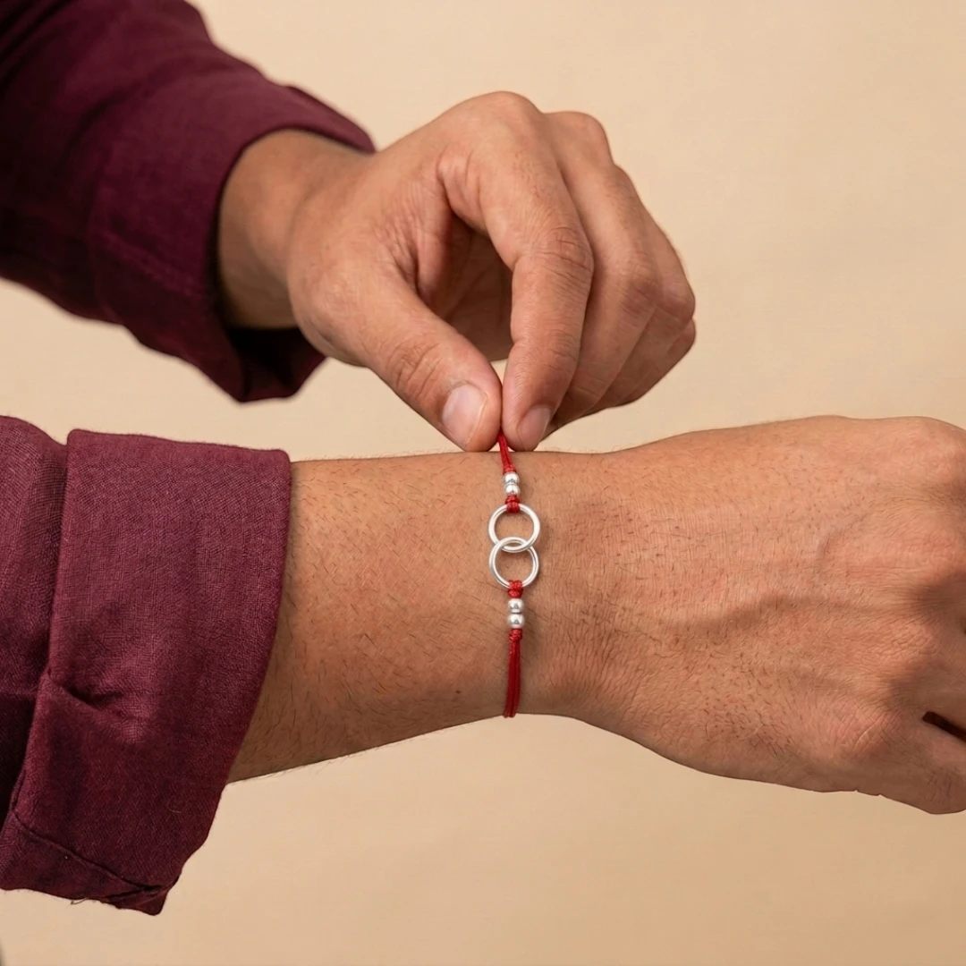 Circle of Trust | Twisha's Bandhan Box | 925 Silver Rakhi